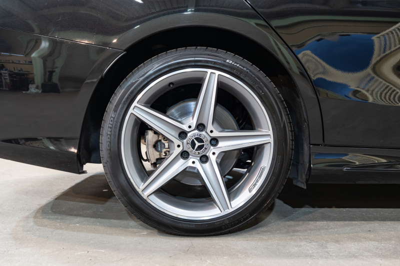 メルセデスベンツ Cクラス C220d ﾜｺﾞﾝ ﾛｰﾚｳｽED AMGﾗｲﾝ ﾚｰﾀﾞｰｾｰﾌﾃｨPKG　黒革 ｼｰﾄﾋｰﾀｰ 純正ﾅﾋﾞ ﾌﾙｾｸﾞTV BT Bｶﾒﾗ LEDﾍｯﾄﾞ ｴｱｻｽ 自動Rｹﾞｰﾄ AMGｴｱﾛ&18ｲﾝﾁAW　2年保証