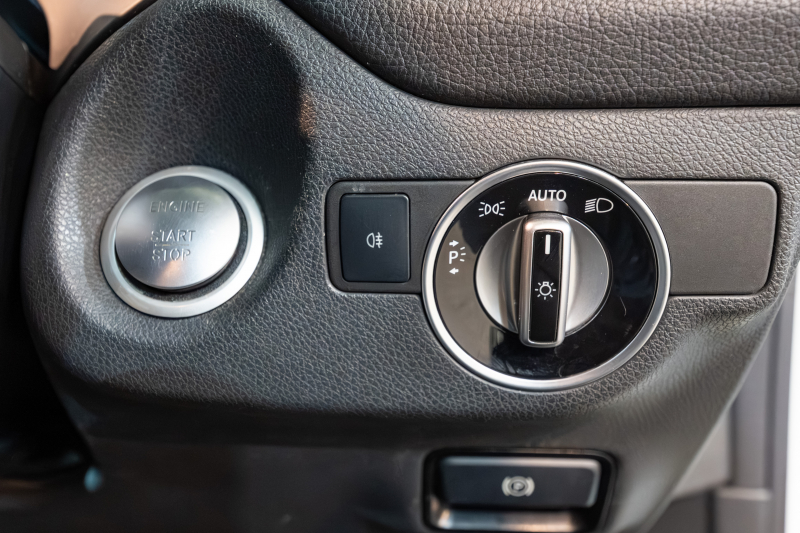 メルセデスベンツ CLAクラス CLA220 4MATIC  ｼｭｰﾃｨﾝｸﾞﾌﾞﾚｰｸ ﾚｰﾀﾞｰｾｰﾌﾃｨPKG　後期 Pｽﾀ 黒革 ｼｰﾄﾋｰﾀｰ 純正ﾅﾋﾞ ﾌﾙｾｸﾞTV CarPlay Bｶﾒﾗ PTS LEDﾍｯﾄﾞﾗｲﾄ ｱﾝﾋﾞｴﾝﾄ 18ｲﾝﾁAW　2年保証付