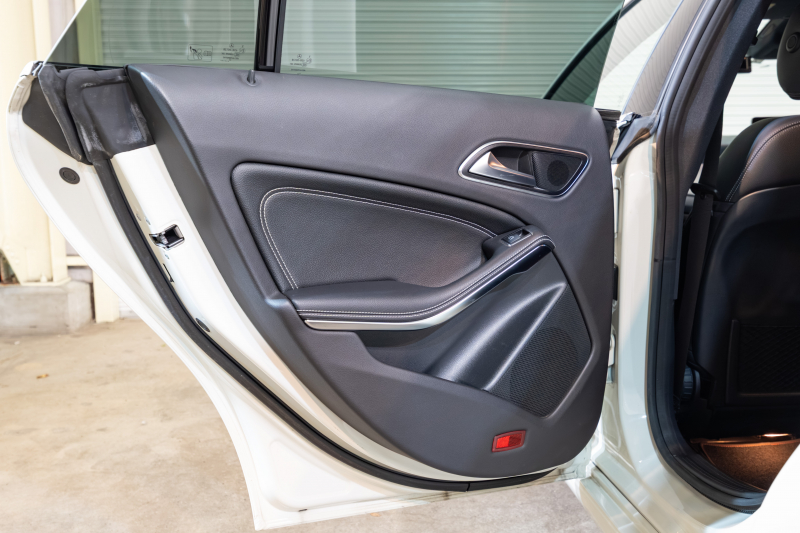 メルセデスベンツ CLAクラス CLA220 4MATIC  ｼｭｰﾃｨﾝｸﾞﾌﾞﾚｰｸ ﾚｰﾀﾞｰｾｰﾌﾃｨPKG　後期 Pｽﾀ 黒革 ｼｰﾄﾋｰﾀｰ 純正ﾅﾋﾞ ﾌﾙｾｸﾞTV CarPlay Bｶﾒﾗ PTS LEDﾍｯﾄﾞﾗｲﾄ ｱﾝﾋﾞｴﾝﾄ 18ｲﾝﾁAW　2年保証付