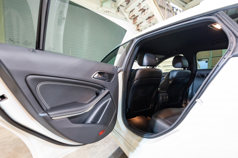 メルセデスベンツ CLAクラス CLA220 4MATIC  ｼｭｰﾃｨﾝｸﾞﾌﾞﾚｰｸ ﾚｰﾀﾞｰｾｰﾌﾃｨPKG　後期 Pｽﾀ 黒革 ｼｰﾄﾋｰﾀｰ 純正ﾅﾋﾞ ﾌﾙｾｸﾞTV CarPlay Bｶﾒﾗ PTS LEDﾍｯﾄﾞﾗｲﾄ ｱﾝﾋﾞｴﾝﾄ 18ｲﾝﾁAW　2年保証付