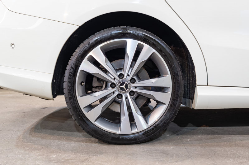 メルセデスベンツ CLAクラス CLA220 4MATIC  ｼｭｰﾃｨﾝｸﾞﾌﾞﾚｰｸ ﾚｰﾀﾞｰｾｰﾌﾃｨPKG　後期 Pｽﾀ 黒革 ｼｰﾄﾋｰﾀｰ 純正ﾅﾋﾞ ﾌﾙｾｸﾞTV CarPlay Bｶﾒﾗ PTS LEDﾍｯﾄﾞﾗｲﾄ ｱﾝﾋﾞｴﾝﾄ 18ｲﾝﾁAW　2年保証付