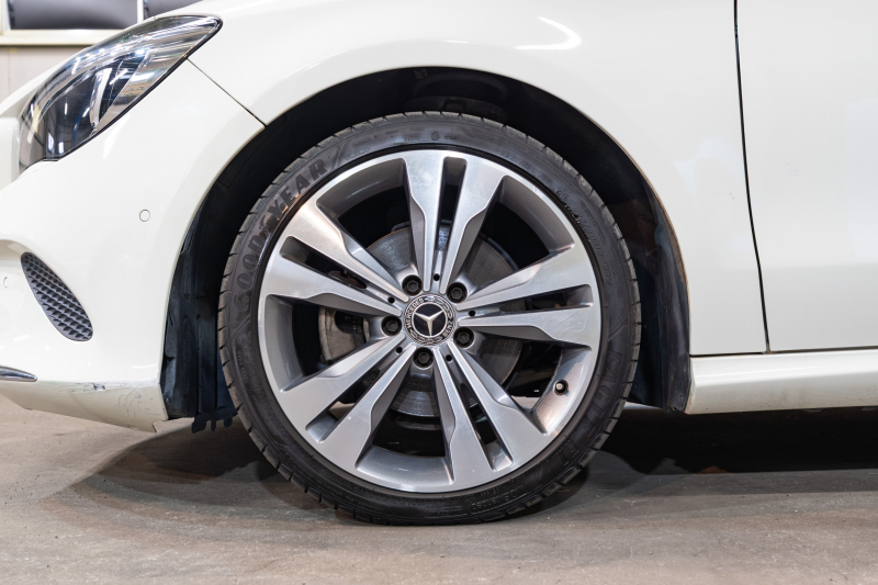 メルセデスベンツ CLAクラス CLA220 4MATIC  ｼｭｰﾃｨﾝｸﾞﾌﾞﾚｰｸ ﾚｰﾀﾞｰｾｰﾌﾃｨPKG　後期 Pｽﾀ 黒革 ｼｰﾄﾋｰﾀｰ 純正ﾅﾋﾞ ﾌﾙｾｸﾞTV CarPlay Bｶﾒﾗ PTS LEDﾍｯﾄﾞﾗｲﾄ ｱﾝﾋﾞｴﾝﾄ 18ｲﾝﾁAW　2年保証付