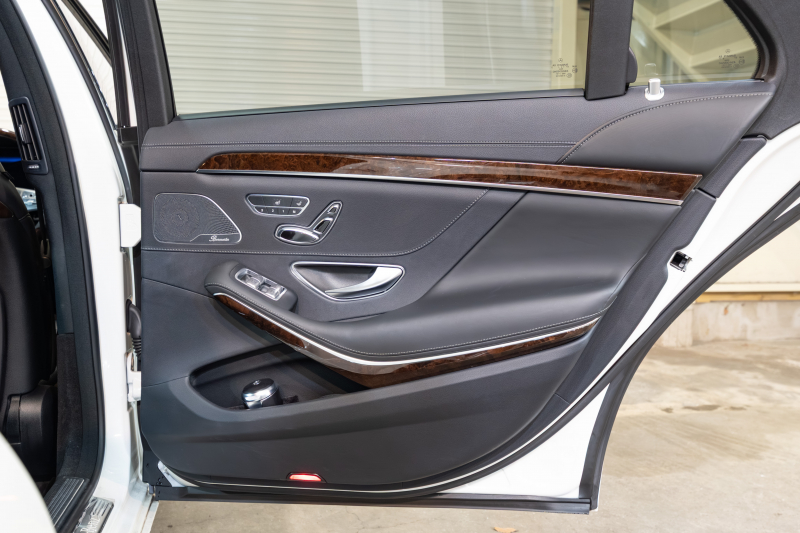 メルセデスベンツ Sクラス S560ﾛﾝｸﾞ ｼｮｰﾌｧｰPKG　後期 黒革 ﾊﾟﾉﾗﾏSR ﾅﾋﾞTV ｼｮｰﾌｧｰﾎﾟｼﾞｼｮﾝ ﾘｱｴﾝﾀｰ ｲｰｼﾞｰｸﾛｰｼﾞｬｰ 自動ﾄﾗﾝｸ ﾌｯﾄｵｰﾌﾟﾅｰ ｴｱﾊﾞﾗﾝｽP ﾏﾙﾁﾋﾞｰﾑLED　2年保証