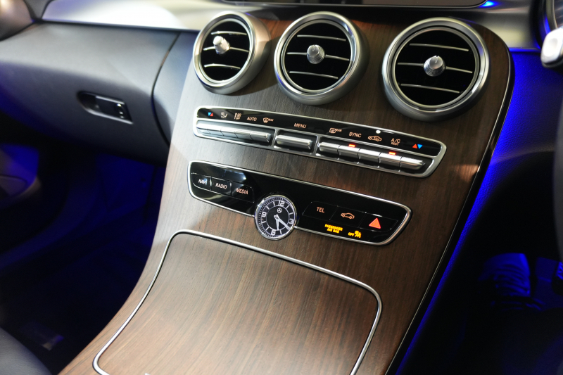 メルセデスベンツ Cクラス C200 ﾚｻﾞｰEXC&ﾚｰﾀﾞｰｾｰﾌﾃｨPKG　後期 黒革 ﾋｰﾀｰ 純正ﾅﾋﾞ ﾌﾙｾｸﾞTV 360ｶﾒﾗ ﾌﾞﾙﾒｽﾀｰ ﾏﾙﾁﾋﾞｰﾑLEDﾗｲﾄ HUD 自動ﾄﾗﾝｸ ﾌｯﾄｵｰﾌﾟﾅｰ 純正17AW　2年保証