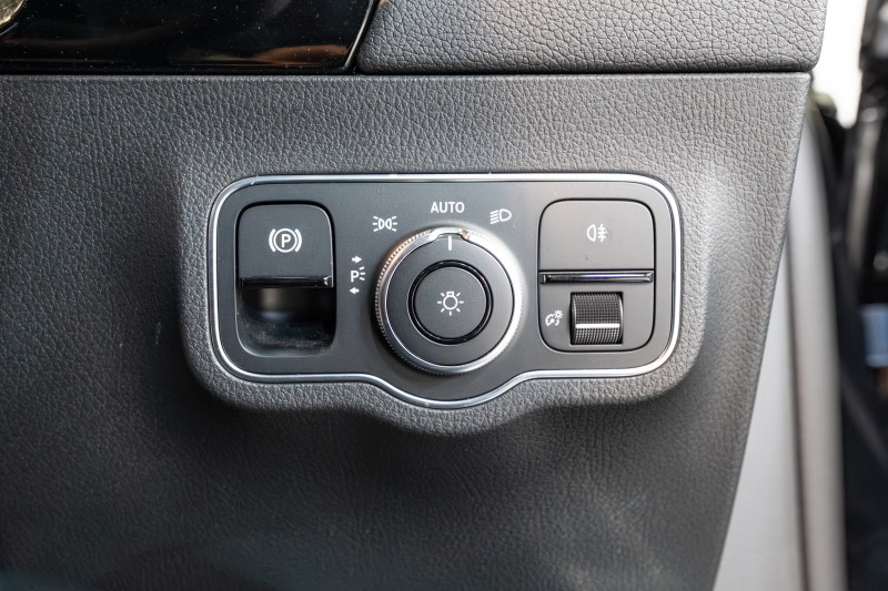 メルセデスベンツ Bクラス B200d AMGﾗｲﾝ ﾅﾋﾞｹﾞｰｼｮﾝ&ﾚｰﾀﾞｰｾｰﾌﾃｨPKG　1ｵｰﾅｰ 黒半革 ｼｰﾄﾋｰﾀｰ MBUXﾅﾋﾞ ﾌﾙｾｸﾞTV Bｶﾒﾗ ﾜｲﾔﾚｽﾁｬｰｼﾞ PTS ﾏﾙﾁﾋﾞｰﾑLED 自動Rｹﾞｰﾄ&ﾊﾝｽﾞﾌﾘｰA AMGｴｱﾛ&18AW　2年保証