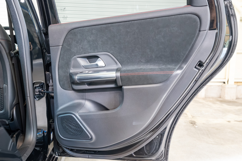 メルセデスベンツ Bクラス B200d AMGﾗｲﾝ ﾅﾋﾞｹﾞｰｼｮﾝ&ﾚｰﾀﾞｰｾｰﾌﾃｨPKG　1ｵｰﾅｰ 黒半革 ｼｰﾄﾋｰﾀｰ MBUXﾅﾋﾞ ﾌﾙｾｸﾞTV Bｶﾒﾗ ﾜｲﾔﾚｽﾁｬｰｼﾞ PTS ﾏﾙﾁﾋﾞｰﾑLED 自動Rｹﾞｰﾄ&ﾊﾝｽﾞﾌﾘｰA AMGｴｱﾛ&18AW　2年保証