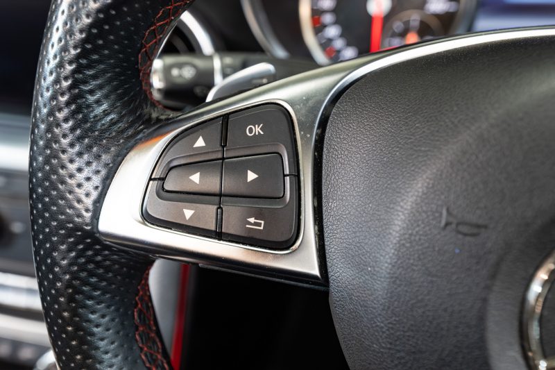 メルセデスベンツ SLCクラス SLC180 ｽﾎﾟｰﾂ ﾚｰﾀﾞｰSP　黒革 ｼｰﾄﾋｰﾀｰ 純正ﾅﾋﾞ ﾌﾙｾｸﾞTV CarPlay ﾊﾞｯｸｶﾒﾗ  LEDﾍｯﾄﾞ AMGｴｱﾛ&18AW　2年保証