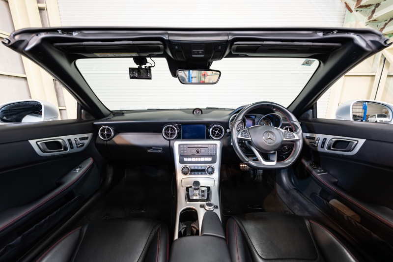 メルセデスベンツ SLCクラス SLC180 ｽﾎﾟｰﾂ ﾚｰﾀﾞｰSP　黒革 ｼｰﾄﾋｰﾀｰ 純正ﾅﾋﾞ ﾌﾙｾｸﾞTV CarPlay ﾊﾞｯｸｶﾒﾗ  LEDﾍｯﾄﾞ AMGｴｱﾛ&18AW　2年保証