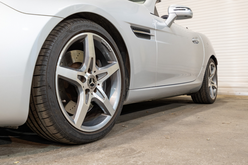 メルセデスベンツ SLCクラス SLC180 ｽﾎﾟｰﾂ ﾚｰﾀﾞｰSP　黒革 ｼｰﾄﾋｰﾀｰ 純正ﾅﾋﾞ ﾌﾙｾｸﾞTV CarPlay ﾊﾞｯｸｶﾒﾗ  LEDﾍｯﾄﾞ AMGｴｱﾛ&18AW　2年保証