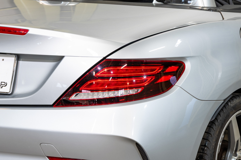 メルセデスベンツ SLCクラス SLC180 ｽﾎﾟｰﾂ ﾚｰﾀﾞｰSP　黒革 ｼｰﾄﾋｰﾀｰ 純正ﾅﾋﾞ ﾌﾙｾｸﾞTV CarPlay ﾊﾞｯｸｶﾒﾗ  LEDﾍｯﾄﾞ AMGｴｱﾛ&18AW　2年保証