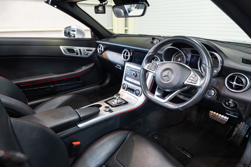 メルセデスベンツ SLCクラス SLC180 ｽﾎﾟｰﾂ ﾚｰﾀﾞｰSP　黒革 ｼｰﾄﾋｰﾀｰ 純正ﾅﾋﾞ ﾌﾙｾｸﾞTV CarPlay ﾊﾞｯｸｶﾒﾗ  LEDﾍｯﾄﾞ AMGｴｱﾛ&18AW　2年保証