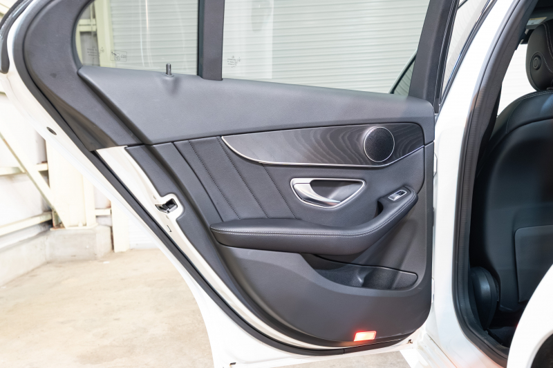 メルセデスベンツ Cクラス C200 AMGﾗｲﾝ ﾚｰﾀﾞｰｾｰﾌﾃｨPKG　後期 黒革 ﾋｰﾀｰ 純正ﾅﾋﾞ ﾌﾙｾｸﾞTV ﾊﾞｯｸｶﾒﾗ ﾏﾙﾁﾋﾞｰﾑLEDﾗｲﾄ AMGｴｱﾛ&18ｲﾝﾁAW　2年保証