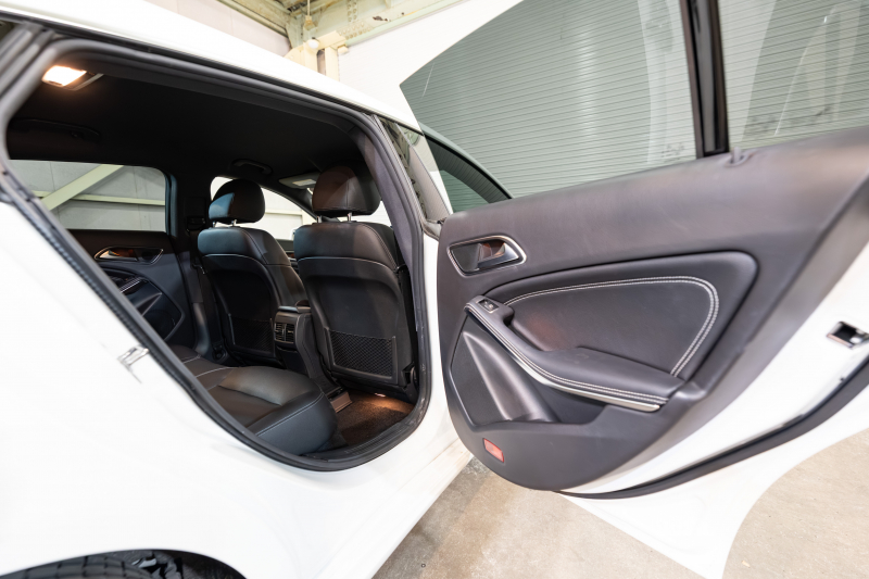 メルセデスベンツ CLAクラス CLA220 4MATIC ｼｭｰﾃｨﾝｸﾞﾌﾞﾚｰｸ ﾚｰﾀﾞｰｾｰﾌﾃｨPKG　後期 Pｽﾀ 黒革 ｼｰﾄﾋｰﾀｰ 純正ﾅﾋﾞ ﾌﾙｾｸﾞTV BTｵｰﾃﾞｨｵ&TEL CarPlay Bｶﾒﾗ PTS LEDﾍｯﾄﾞﾗｲﾄ ｱﾝﾋﾞｴﾝﾄ 18ｲﾝﾁAW　2年保証付