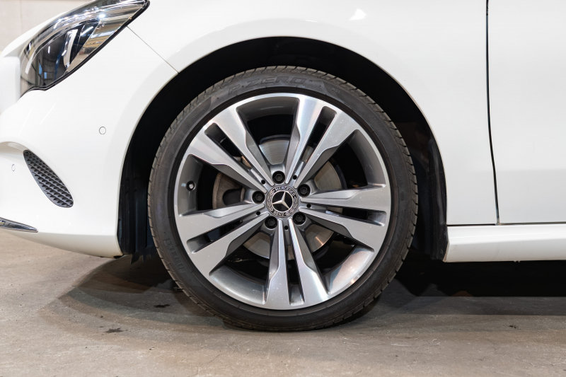 メルセデスベンツ CLAクラス CLA220 4MATIC ｼｭｰﾃｨﾝｸﾞﾌﾞﾚｰｸ ﾚｰﾀﾞｰｾｰﾌﾃｨPKG　後期 Pｽﾀ 黒革 ｼｰﾄﾋｰﾀｰ 純正ﾅﾋﾞ ﾌﾙｾｸﾞTV BTｵｰﾃﾞｨｵ&TEL CarPlay Bｶﾒﾗ PTS LEDﾍｯﾄﾞﾗｲﾄ ｱﾝﾋﾞｴﾝﾄ 18ｲﾝﾁAW　2年保証付