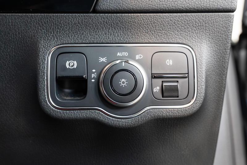 メルセデスベンツ Bクラス B180 AMGﾗｲﾝ ﾚｻﾞｰ&ｱﾄﾞﾊﾞﾝｽﾄﾞ&ﾅﾋﾞｹﾞｰｼｮﾝ&ﾚｰﾀﾞｰｾｰﾌﾃｨPKG　 黒×赤革 ﾊﾟﾉﾗﾏSR MBUXﾅﾋﾞ ﾌﾙｾｸﾞ 360ｶﾒﾗ ﾍｯﾄﾞｱｯﾌﾟD 自動ﾃｰﾙｹﾞｰﾄ LEDﾍｯﾄﾞﾗｲﾄ ｼｰﾄﾋｰﾀｰ　2年保証付