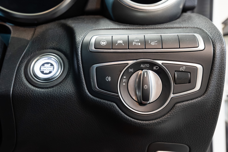 メルセデスベンツ Cクラス C220d AVG AMGﾗｲﾝ ﾚｻﾞｰｴｸｽｸﾙｰｼﾌﾞ&ﾚｰﾀﾞｰSP　後期 黒革 純正ﾅﾋﾞTV ﾌﾞﾙﾒｽﾀｰ ﾊﾞｯｸｶﾒﾗ ﾍｯﾄﾞｱｯﾌﾟD AIRｻｽ 自動ﾄﾗﾝｸ ﾌｯﾄｵｰﾌﾟﾅｰ ACC BSM　2年保証