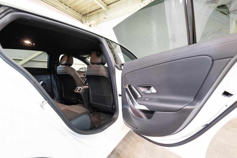 メルセデスベンツ CLAクラス CLA250 ｼｭｰﾃｨﾝｸﾞﾌﾞﾚｰｸ 4MATIC ﾅﾋﾞｹﾞｰｼｮﾝ&ﾚｰﾀﾞｰPKG　1ｵﾅ 黒半革 ｼｰﾄﾋｰﾀｰ MBUXﾅﾋﾞ ﾌﾙｾｸﾞTV ﾊﾞｯｸｶﾒﾗ LEDﾍｯﾄﾞﾗｲﾄ 純正18ｲﾝﾁAW　2年保証付