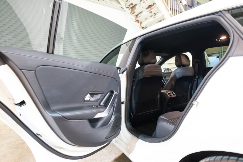 メルセデスベンツ CLAクラス CLA250 ｼｭｰﾃｨﾝｸﾞﾌﾞﾚｰｸ 4MATIC ﾅﾋﾞｹﾞｰｼｮﾝ&ﾚｰﾀﾞｰPKG　1ｵﾅ 黒半革 ｼｰﾄﾋｰﾀｰ MBUXﾅﾋﾞ ﾌﾙｾｸﾞTV ﾊﾞｯｸｶﾒﾗ LEDﾍｯﾄﾞﾗｲﾄ 純正18ｲﾝﾁAW　2年保証付