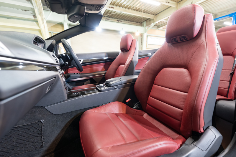 メルセデスベンツ Eクラス E250ｶﾌﾞﾘｵﾚ AMGｽﾎﾟｰﾂ&ｺﾝﾌｫｰﾄ&ﾚｰﾀﾞｰｾｰﾌﾃｨPKG　後期 1ｵｰﾅｰ 赤幌 赤革 ｼｰﾄﾋｰﾀｰ ﾏﾙﾁｺﾝﾄﾛｰﾙｼｰﾄﾊﾞｯｸ 純正ﾅﾋﾞ ﾌﾙｾｸﾞTV 360ｶﾒﾗ LEDﾍｯﾄﾞ AMGｴｱﾛ&18AW 7AT　2年保証