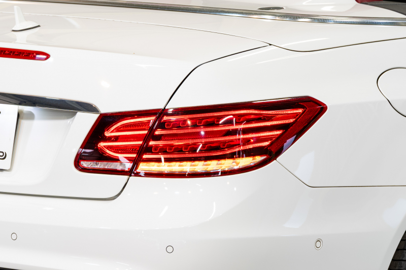 メルセデスベンツ Eクラス E250ｶﾌﾞﾘｵﾚ AMGｽﾎﾟｰﾂ&ｺﾝﾌｫｰﾄ&ﾚｰﾀﾞｰｾｰﾌﾃｨPKG　後期 1ｵｰﾅｰ 赤幌 赤革 ｼｰﾄﾋｰﾀｰ ﾏﾙﾁｺﾝﾄﾛｰﾙｼｰﾄﾊﾞｯｸ 純正ﾅﾋﾞ ﾌﾙｾｸﾞTV 360ｶﾒﾗ LEDﾍｯﾄﾞ AMGｴｱﾛ&18AW 7AT　2年保証