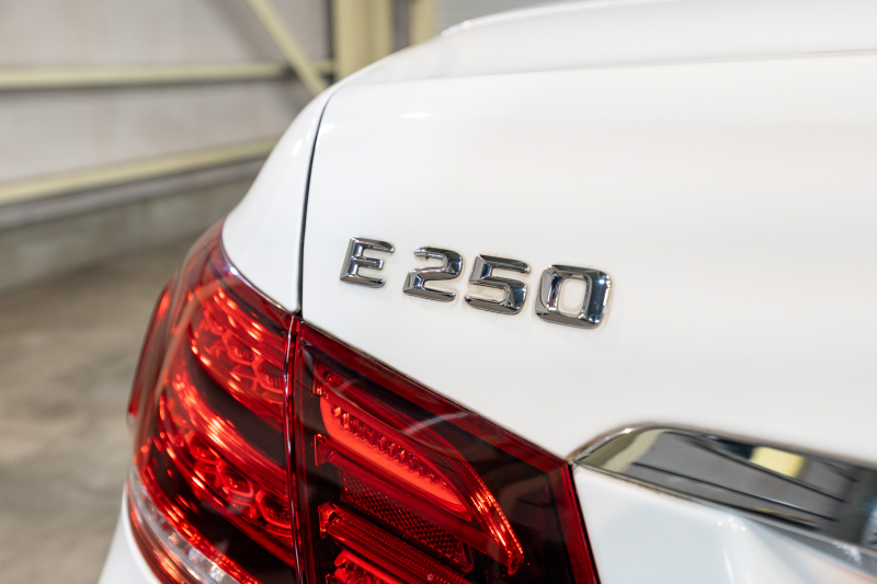 メルセデスベンツ Eクラス E250ｶﾌﾞﾘｵﾚ AMGｽﾎﾟｰﾂ&ｺﾝﾌｫｰﾄ&ﾚｰﾀﾞｰｾｰﾌﾃｨPKG　後期 1ｵｰﾅｰ 赤幌 赤革 ｼｰﾄﾋｰﾀｰ ﾏﾙﾁｺﾝﾄﾛｰﾙｼｰﾄﾊﾞｯｸ 純正ﾅﾋﾞ ﾌﾙｾｸﾞTV 360ｶﾒﾗ LEDﾍｯﾄﾞ AMGｴｱﾛ&18AW 7AT　2年保証