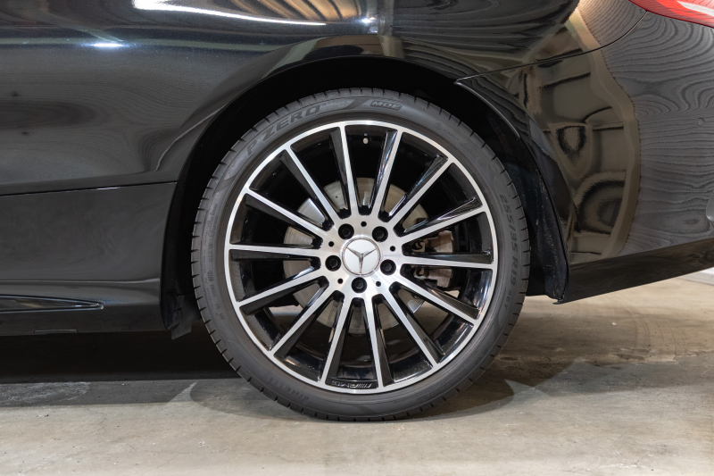 AMG Cクラス C43 4MATIC ｶﾌﾞﾘｵﾚ ﾚｰﾀﾞｰSP　赤帆 黒革 ｼｰﾄﾋｰﾀｰ ｴｱｽｶｰﾌ 純正ﾅﾋﾞ ﾌﾙｾｸﾞTV Burmester LEDﾍｯﾄﾞﾗｲﾄ ﾏﾙﾁｶﾗｰｱﾝﾋﾞｴﾝﾄﾗｲﾄ AMGｴｱﾛ&19ｲﾝﾁAW　2年保証