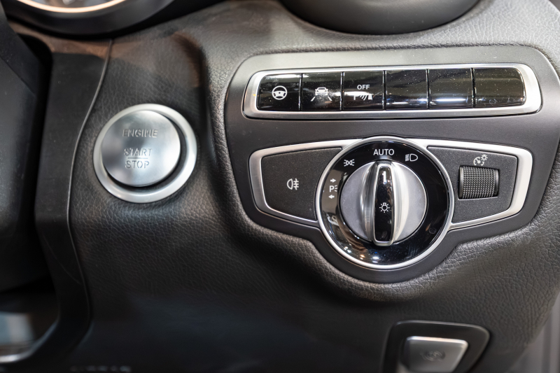AMG Cクラス C43 4MATIC ｶﾌﾞﾘｵﾚ ﾚｰﾀﾞｰSP　赤帆 黒革 ｼｰﾄﾋｰﾀｰ ｴｱｽｶｰﾌ 純正ﾅﾋﾞ ﾌﾙｾｸﾞTV Burmester LEDﾍｯﾄﾞﾗｲﾄ ﾏﾙﾁｶﾗｰｱﾝﾋﾞｴﾝﾄﾗｲﾄ AMGｴｱﾛ&19ｲﾝﾁAW　2年保証