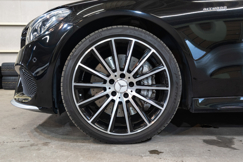 AMG Cクラス C43 4MATIC ｶﾌﾞﾘｵﾚ ﾚｰﾀﾞｰSP　赤帆 黒革 ｼｰﾄﾋｰﾀｰ ｴｱｽｶｰﾌ 純正ﾅﾋﾞ ﾌﾙｾｸﾞTV Burmester LEDﾍｯﾄﾞﾗｲﾄ ﾏﾙﾁｶﾗｰｱﾝﾋﾞｴﾝﾄﾗｲﾄ AMGｴｱﾛ&19ｲﾝﾁAW　2年保証
