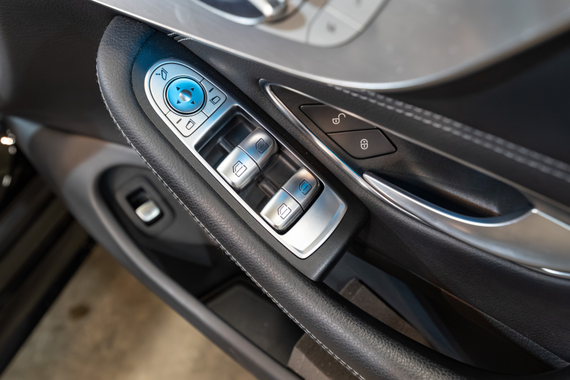 AMG Cクラス C43 4MATIC ｶﾌﾞﾘｵﾚ ﾚｰﾀﾞｰSP　赤帆 黒革 ｼｰﾄﾋｰﾀｰ ｴｱｽｶｰﾌ 純正ﾅﾋﾞ ﾌﾙｾｸﾞTV Burmester LEDﾍｯﾄﾞﾗｲﾄ ﾏﾙﾁｶﾗｰｱﾝﾋﾞｴﾝﾄﾗｲﾄ AMGｴｱﾛ&19ｲﾝﾁAW　2年保証
