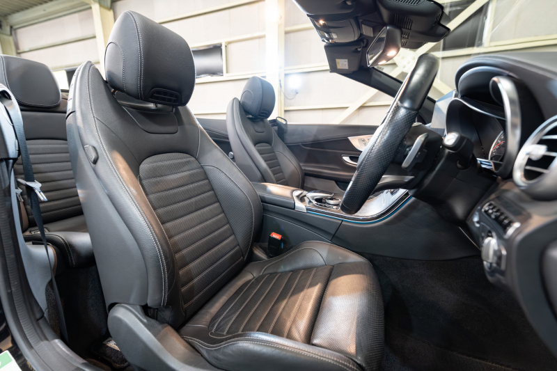 AMG Cクラス C43 4MATIC ｶﾌﾞﾘｵﾚ ﾚｰﾀﾞｰSP　赤帆 黒革 ｼｰﾄﾋｰﾀｰ ｴｱｽｶｰﾌ 純正ﾅﾋﾞ ﾌﾙｾｸﾞTV Burmester LEDﾍｯﾄﾞﾗｲﾄ ﾏﾙﾁｶﾗｰｱﾝﾋﾞｴﾝﾄﾗｲﾄ AMGｴｱﾛ&19ｲﾝﾁAW　2年保証