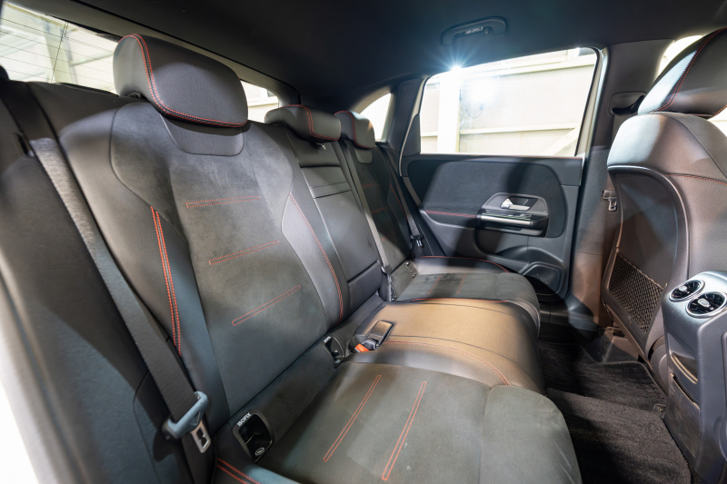 メルセデスベンツ Bクラス B200d AMGﾗｲﾝ ﾅﾋﾞｹﾞｰｼｮﾝ&ﾚｰﾀﾞｰｾｰﾌﾃｨPKG　黒半革 ｼｰﾄﾋｰﾀｰ MBUXﾅﾋﾞ ﾌﾙｾｸﾞTV Bｶﾒﾗ ﾜｲﾔﾚｽﾁｬｰｼﾞ PTS ﾏﾙﾁﾋﾞｰﾑLED 自動Rｹﾞｰﾄ&ﾊﾝｽﾞﾌﾘｰA AMGｴｱﾛ&18AW　2年保証付
