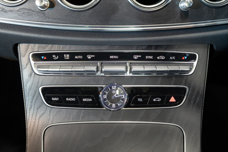 メルセデスベンツ Eクラス E250ﾜｺﾞﾝ AVGｽﾎﾟｰﾂ ｴｸｽｸﾙｰｼﾌﾞPKG ﾚｰﾀﾞｰSP　中期 黒革 ﾊﾟﾉﾗﾏSR ﾅﾋﾞTV Meｺﾈ carplay ﾌﾞﾙﾒｽﾀｰ ﾍｯﾄﾞｱｯﾌﾟD ｴｱﾊﾞﾗﾝｽP 自動ﾄﾗﾝｸ ﾌｯﾄｵｰﾌﾟﾅｰ Newﾃﾞｻﾞｲﾝｽﾃｱ　2年保証