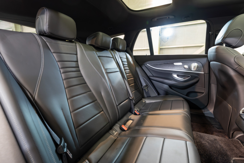 メルセデスベンツ Eクラス E250ﾜｺﾞﾝ AVGｽﾎﾟｰﾂ ｴｸｽｸﾙｰｼﾌﾞPKG ﾚｰﾀﾞｰSP　中期 黒革 ﾊﾟﾉﾗﾏSR ﾅﾋﾞTV Meｺﾈ carplay ﾌﾞﾙﾒｽﾀｰ ﾍｯﾄﾞｱｯﾌﾟD ｴｱﾊﾞﾗﾝｽP 自動ﾄﾗﾝｸ ﾌｯﾄｵｰﾌﾟﾅｰ Newﾃﾞｻﾞｲﾝｽﾃｱ　2年保証
