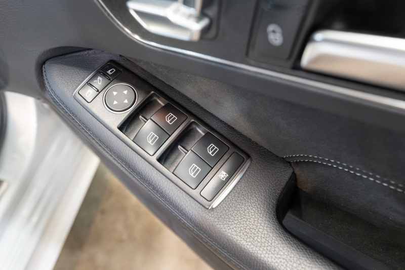 メルセデスベンツ Eクラス E250 AVG AMGｽﾎﾟｰﾂ&ﾚｰﾀﾞｰｾｰﾌﾃｲPKG　 後期ﾓﾃﾞﾙ  1ｵｰﾅｰ 黒半革 ｼｰﾄﾋｰﾀｰ 純正ﾅﾋﾞ ﾌﾙｾｸﾞTV 360ｶﾒﾗ LEDﾍｯﾄﾞﾗｲﾄ AMGｴｱﾛ&18ｲﾝﾁAW　2年保証