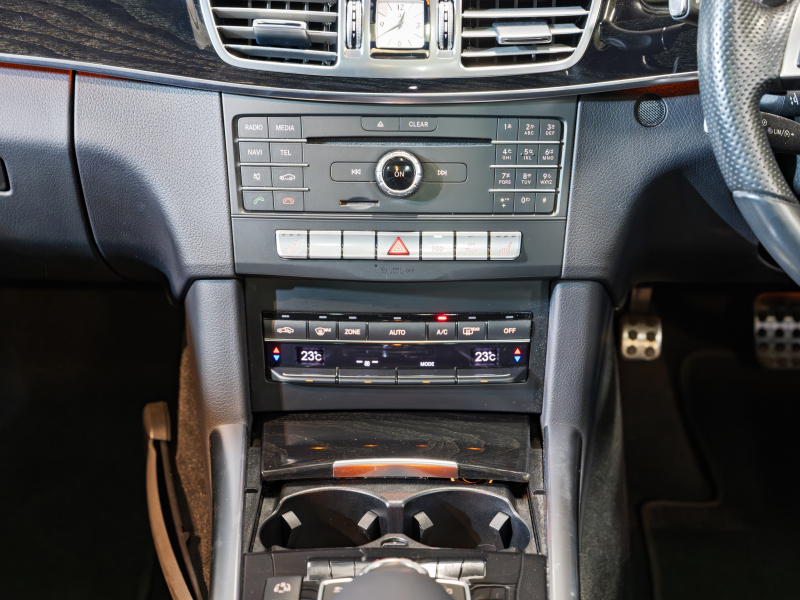 メルセデスベンツ Eクラス E300 AVG AMGｽﾎﾟｰﾂ&ﾚｰﾀﾞｰｾｰﾌﾃｲPKG　 後期ﾓﾃﾞﾙ 黒革 ﾊﾟﾉﾗﾏｻﾝﾙｰﾌ ｼｰﾄﾋｰﾀｰ 純正ﾅﾋﾞ ﾌﾙｾｸﾞTV ﾊﾞｯｸｶﾒﾗ LEDﾍｯﾄﾞﾗｲﾄ AMGｴｱﾛ&18ｲﾝﾁAW　2年保証