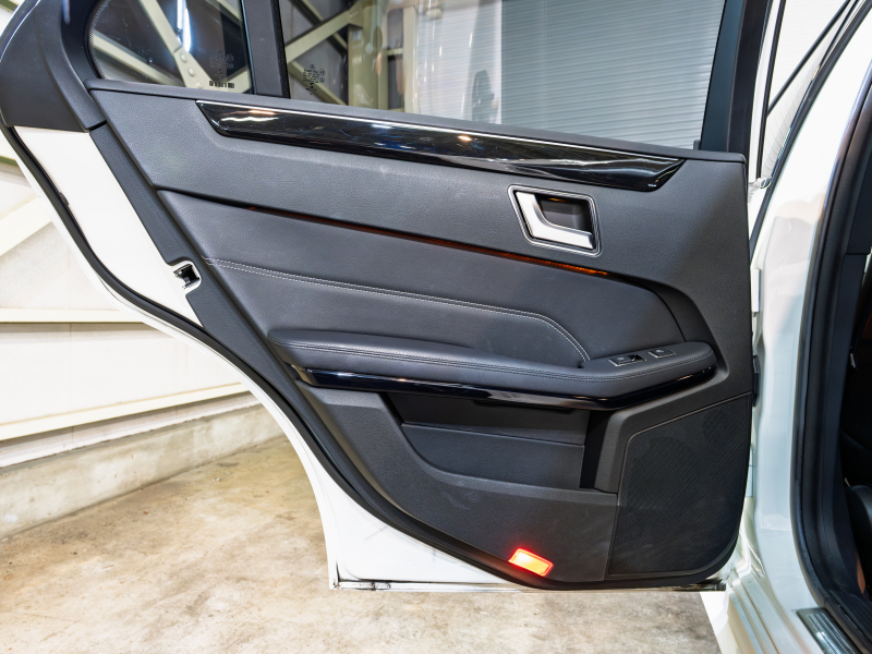 メルセデスベンツ Eクラス E300 AVG AMGｽﾎﾟｰﾂ&ﾚｰﾀﾞｰｾｰﾌﾃｲPKG　 後期ﾓﾃﾞﾙ 黒革 ﾊﾟﾉﾗﾏｻﾝﾙｰﾌ ｼｰﾄﾋｰﾀｰ 純正ﾅﾋﾞ ﾌﾙｾｸﾞTV ﾊﾞｯｸｶﾒﾗ LEDﾍｯﾄﾞﾗｲﾄ AMGｴｱﾛ&18ｲﾝﾁAW　2年保証