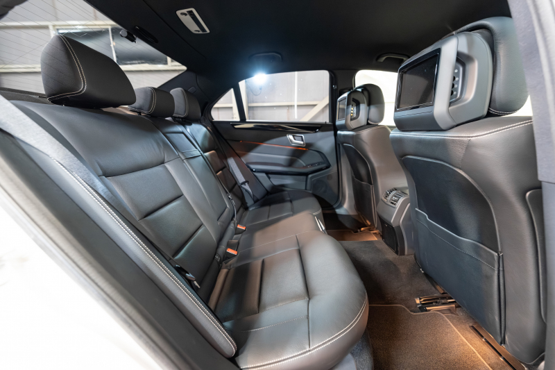 メルセデスベンツ Eクラス E350 ﾌﾞﾙｰﾃｯｸ AVG AMGｽﾎﾟｰﾂ&ｵｰﾃﾞｨｵﾋﾞｼﾞｭｱﾙ＆ﾚｰﾀﾞｰｾｰﾌﾃｲPKG　 後期ﾓﾃﾞﾙ 黒革 ｼｰﾄﾋｰﾀｰ Harman/Kardon 純正ﾅﾋﾞ ﾌﾙｾｸﾞTV ﾊﾞｯｸｶﾒﾗ ﾘｱｴﾝﾀｰ LEDﾍｯﾄﾞﾗｲﾄ AMGｴｱﾛ&18ｲﾝﾁAW　2年保証