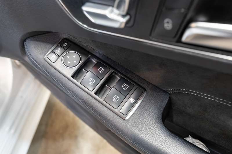 メルセデスベンツ Eクラス E250 ワゴン AVG AMGｽﾎﾟｰﾂ&ﾚｰﾀﾞｰｾｰﾌﾃｲPKG　 後期ﾓﾃﾞﾙ 黒半革 ﾊﾟﾉﾗﾏｻﾝﾙｰﾌ ｼｰﾄﾋｰﾀｰ 純正ﾅﾋﾞ ﾌﾙｾｸﾞTV 360ｶﾒﾗ LEDﾍｯﾄﾞﾗｲﾄ AMGｴｱﾛ&18ｲﾝﾁAW　2年保証付