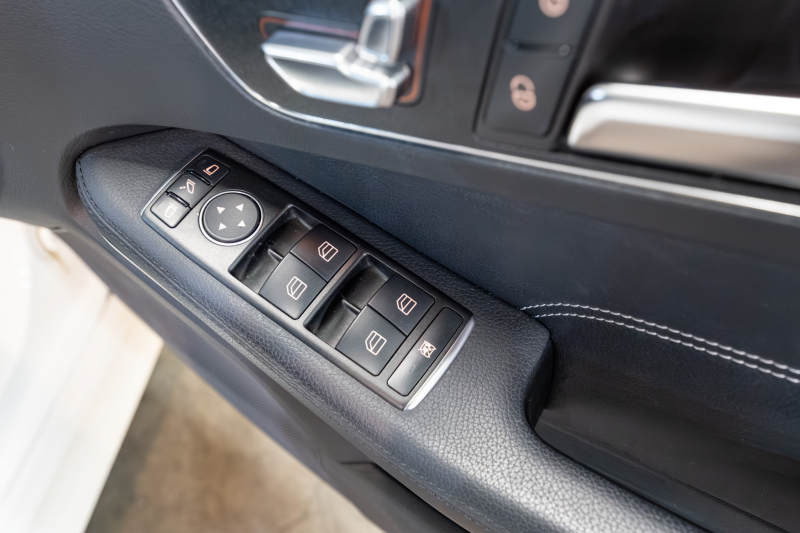メルセデスベンツ Eクラス E250 ワゴン AVG AMGｽﾎﾟｰﾂ&ﾚｰﾀﾞｰｾｰﾌﾃｲPKG　 後期ﾓﾃﾞﾙ 黒革 ｼｰﾄﾋｰﾀｰ 純正ﾅﾋﾞ ﾌﾙｾｸﾞTV 360ｶﾒﾗ LEDﾍｯﾄﾞﾗｲﾄ AMGｴｱﾛ&18ｲﾝﾁAW　2年保証付