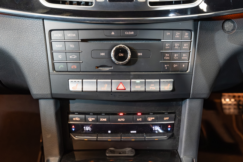 メルセデスベンツ Eクラス E250 ワゴン AVG AMGｽﾎﾟｰﾂ&ﾚｰﾀﾞｰｾｰﾌﾃｲPKG　 後期ﾓﾃﾞﾙ 黒革 ｼｰﾄﾋｰﾀｰ 純正ﾅﾋﾞ ﾌﾙｾｸﾞTV 360ｶﾒﾗ LEDﾍｯﾄﾞﾗｲﾄ AMGｴｱﾛ&18ｲﾝﾁAW　2年保証付