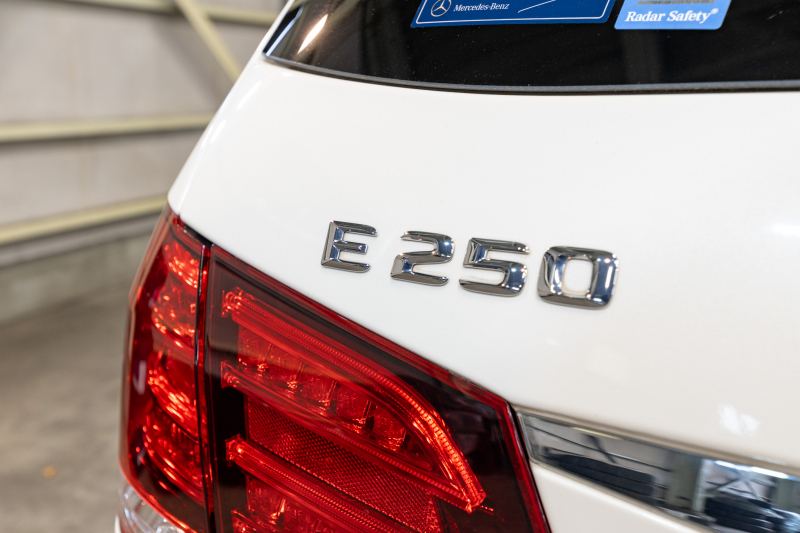 メルセデスベンツ Eクラス E250 ワゴン AVG AMGｽﾎﾟｰﾂ&ﾚｰﾀﾞｰｾｰﾌﾃｲPKG　 後期ﾓﾃﾞﾙ 黒革 ｼｰﾄﾋｰﾀｰ 純正ﾅﾋﾞ ﾌﾙｾｸﾞTV 360ｶﾒﾗ LEDﾍｯﾄﾞﾗｲﾄ AMGｴｱﾛ&18ｲﾝﾁAW　2年保証付