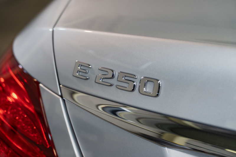 メルセデスベンツ Eクラス E250 AVG ｽﾎﾟｰﾂ ﾚｻﾞｰPKG　黒革 ﾅﾋﾞTV ﾌﾞﾙﾒｽﾀｰ ｴｱﾊﾞﾗﾝｽP 自動ﾄﾗﾝｸ ﾌｯﾄｵｰﾌﾟﾅｰ 360ｶﾒﾗ ﾏﾙﾁﾋﾞｰﾑLED AMGｴｱﾛ&19AW　2年保証