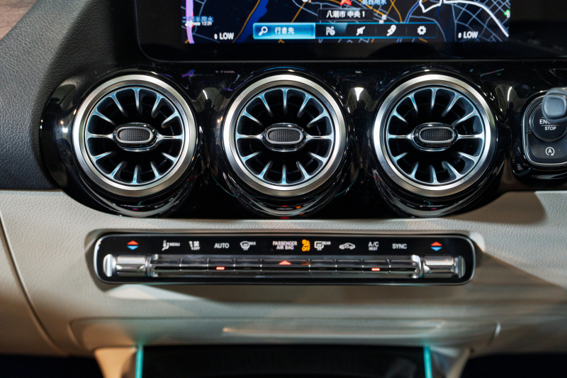 メルセデスベンツ Bクラス B200d ﾚｻﾞｰEXC ﾅﾋﾞ&ﾚｰﾀﾞｰSP　Pｽﾀ ﾍﾞｰｼﾞｭ革 MBUXﾅﾋﾞTV ｶｰﾌﾟﾚｲ ﾜｲﾔﾚｽﾁｬｰｼﾞ Bｶﾒ LEDﾗｲﾄ 自動ﾄﾗﾝｸ ﾌｯﾄｵｰﾌﾟﾅｰ 純正17AW　2年保証