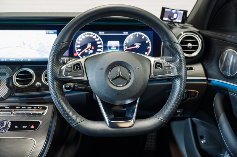 メルセデスベンツ Eクラス E250ﾜｺﾞﾝ AVG ｽﾎﾟｰﾂ 本革仕様　Pｽﾀ 黒革 ﾅﾋﾞTV 360ｶﾒﾗ ﾌﾞﾙﾒｽﾀｰ ﾍｯﾄﾞｱｯﾌﾟD 自動ﾄﾗﾝｸ ﾌｯﾄｵｰﾌﾟﾅｰ ｴｱﾊﾞﾗﾝｽPKG AMGｴｱﾛ&19AW ACC BSM LCW　2年保証