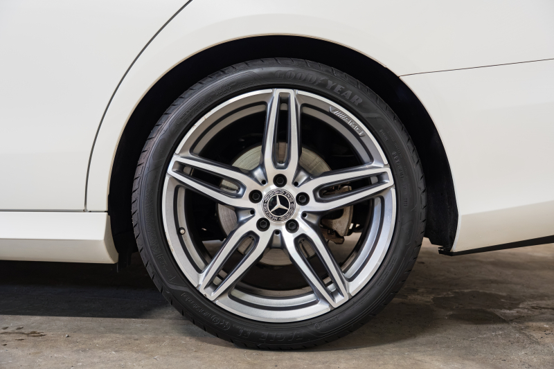 メルセデスベンツ Eクラス E220d ﾜｺﾞﾝ AVG AMGﾗｲﾝ ﾚｻﾞｰｴｸｽｸﾙｰｼﾌﾞPKG　中期 黒革 ﾊﾟﾉﾗﾏSR ﾅﾋﾞTV 360ｶﾒ ﾌﾞﾙﾒｽﾀｰ ﾍｯﾄﾞｱｯﾌﾟD ｴｱﾊﾞﾗﾝｽP Newﾃﾞｻﾞｲﾝｽﾃｱ 自動ﾄﾗﾝｸ ﾌｯﾄｵｰﾌﾟﾅｰ AMGｴｱﾛ&19AW ACC BSM LCW　2年保証