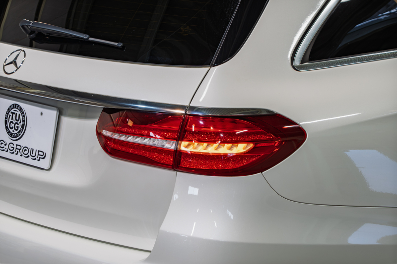 メルセデスベンツ Eクラス E220d ﾜｺﾞﾝ AVG AMGﾗｲﾝ ﾚｻﾞｰｴｸｽｸﾙｰｼﾌﾞPKG　中期 黒革 ﾊﾟﾉﾗﾏSR ﾅﾋﾞTV 360ｶﾒ ﾌﾞﾙﾒｽﾀｰ ﾍｯﾄﾞｱｯﾌﾟD ｴｱﾊﾞﾗﾝｽP Newﾃﾞｻﾞｲﾝｽﾃｱ 自動ﾄﾗﾝｸ ﾌｯﾄｵｰﾌﾟﾅｰ AMGｴｱﾛ&19AW ACC BSM LCW　2年保証