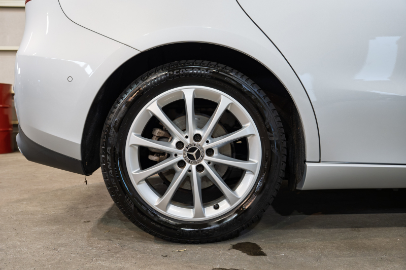 メルセデスベンツ Bクラス B180 ﾚｻﾞｰｴｸｽｸﾙｰｼﾌﾞ&ｱﾄﾞﾊﾞﾝｽﾄﾞ&ﾅﾋﾞPKG ﾚｰﾀﾞｰSP　黒革 ﾊﾟﾉﾗﾏSR MBUXﾅﾋﾞ ﾌﾙｾｸﾞ ﾜｲﾔﾚｽﾁｬｰｼﾞ 360ｶﾒ ﾍｯﾄﾞｱｯﾌﾟD ADVｽﾋﾟｰｶｰ ﾏﾙﾁｶﾗｰｱﾝﾋﾞｴﾝﾄﾗｲﾄ ACC BSM LCW　2年保証