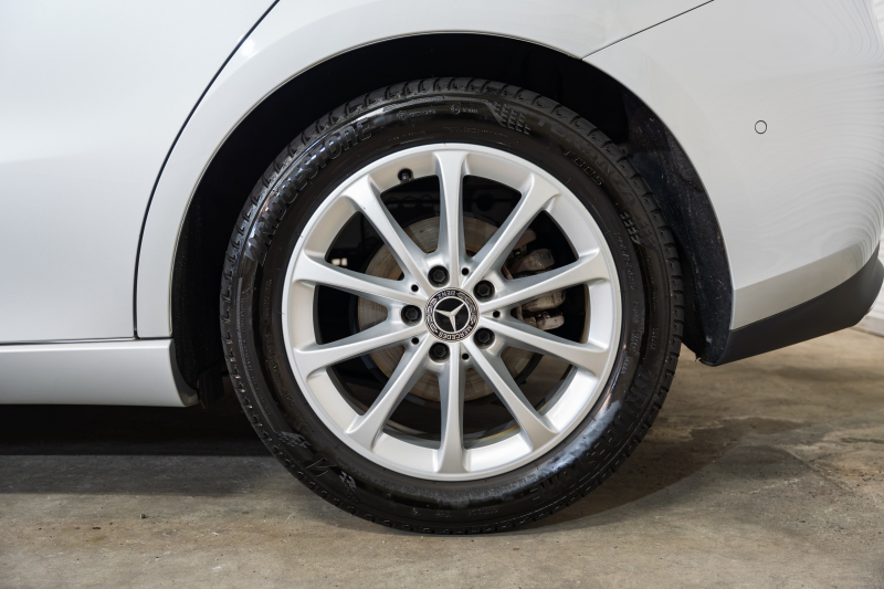 メルセデスベンツ Bクラス B180 ﾚｻﾞｰｴｸｽｸﾙｰｼﾌﾞ&ｱﾄﾞﾊﾞﾝｽﾄﾞ&ﾅﾋﾞPKG ﾚｰﾀﾞｰSP　黒革 ﾊﾟﾉﾗﾏSR MBUXﾅﾋﾞ ﾌﾙｾｸﾞ ﾜｲﾔﾚｽﾁｬｰｼﾞ 360ｶﾒ ﾍｯﾄﾞｱｯﾌﾟD ADVｽﾋﾟｰｶｰ ﾏﾙﾁｶﾗｰｱﾝﾋﾞｴﾝﾄﾗｲﾄ ACC BSM LCW　2年保証