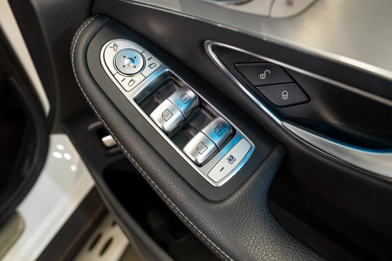 メルセデスベンツ GLC GLC200 ｽﾎﾟｰﾂ ﾚｰﾀﾞｰｾｰﾌﾃｨPKG　黒半革 ﾅﾋﾞTV 360ｶﾒﾗ 自動ﾄﾗﾝｸ ﾌｯﾄｵｰﾌﾟﾅｰ LEDﾍｯﾄﾞﾗｲﾄ AMGｴｱﾛ&19AW ACC BSM LCW　2年保証