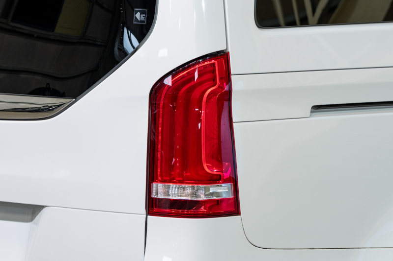 メルセデスベンツ Vクラス V220d AVG ﾛﾝｸﾞ AMGﾗｲﾝ ｴｸｽｸﾙｰｼﾌﾞｼｰﾄ&ﾚｰﾀﾞｰｾｰﾌﾃｨPKG　黒革 ﾊﾟﾉﾗﾏSR MBUXﾅﾋﾞ ﾌﾙｾｸﾞ ﾌﾞﾙﾒｽﾀｰ 360ｶﾒ LEDﾗｲﾄ 電動ｽﾗｲﾄﾞﾄﾞｱ 自動ﾄﾗﾝｸ　2年保証